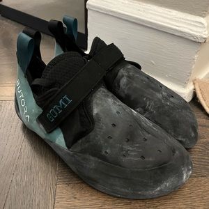 Butora Gomi bouldering shoes in great condition